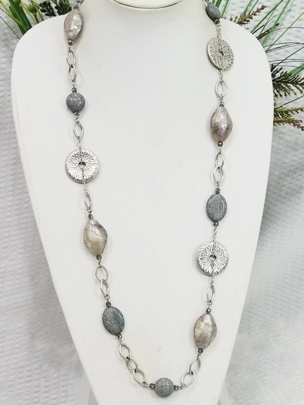 Vintage Signed Premier Designs Chunky Gray Swirl Bead Silver Tone Loop Necklace